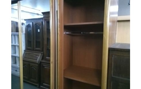 ARMOIRE 3P COULISSANTE AVEC MIROIR (AVEC PENDERIES)