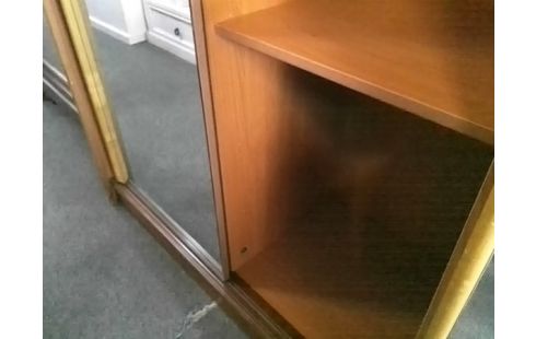 ARMOIRE 3P COULISSANTE AVEC MIROIR (AVEC PENDERIES)