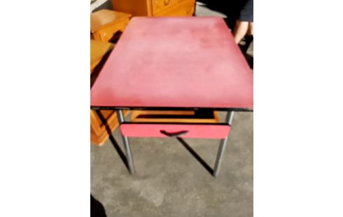 TABLE DE CUISINE FORMICA ROUGE