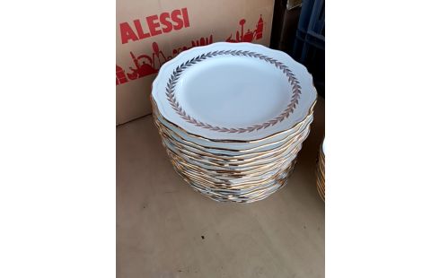 LOT DE ASSIETTES LISERAI DORÉ