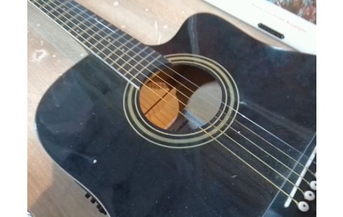 GUITARE SÈCHE NOIR
