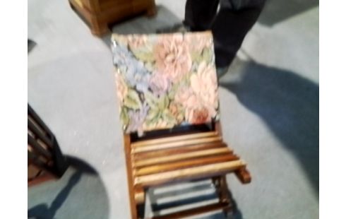 REPOSE PIED TISSU FLEURI   .