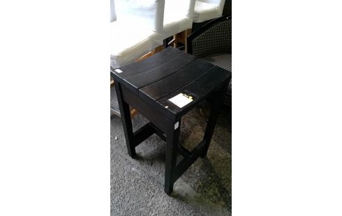 TABOURET EN BOIS