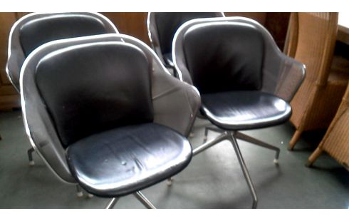 4 STOELEN DESIGN B EN B LUTA