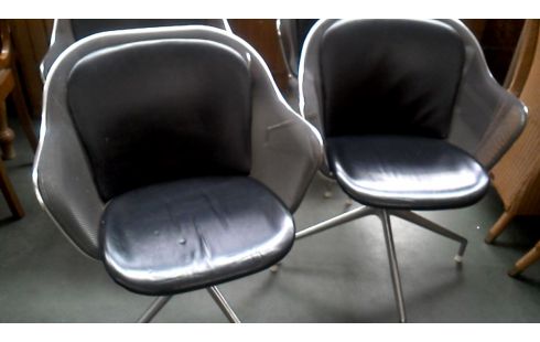 4 STOELEN DESIGN B EN B LUTA