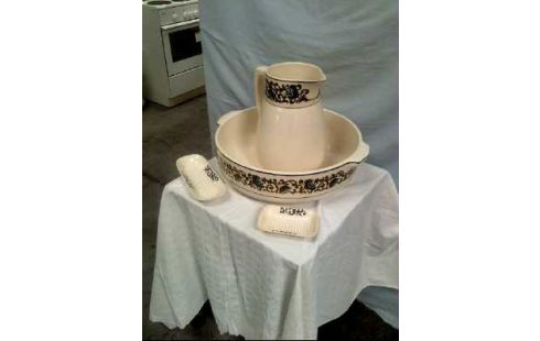 WASCHSCHÜSSEL MIT KRUG + 2 SEIFENABLAGEN