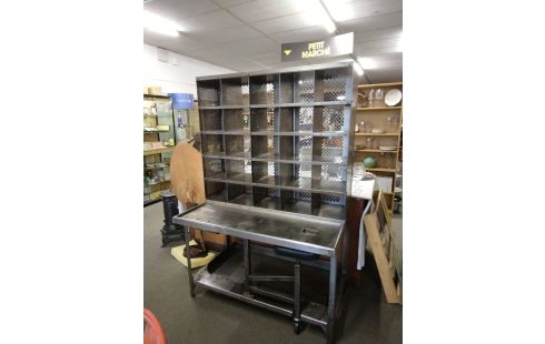 BUREAU TRI POSTAL ENTIÈREMENT DÉCAPÉ