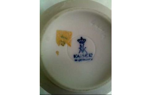 VASE KL. <KAISER> PORZ. WEISS ROSEN