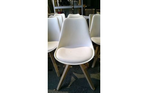 LOT DE 8 CHAISES  COQUES EN L ETAT