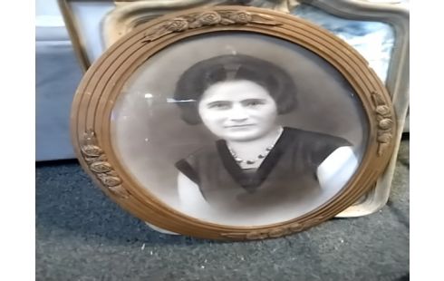 CADRE OVALE ANCIEN FEMME