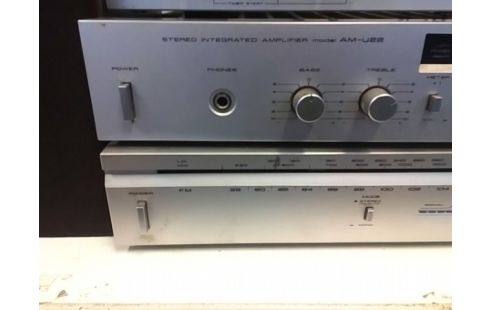 CHAINE HIFI AKAI (AVEC TUNER, AMPLI, LECTEUR K7 ET PLATINE) + 2 ENCEINTES