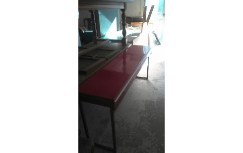 CONSOLE ROOD 2 LADEN IN DE STAAT