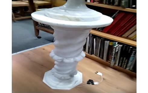 COLONNE Avec lampe en albatre