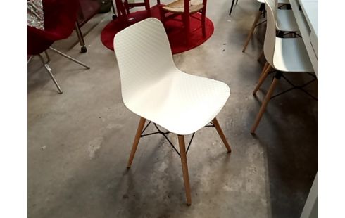 CHAISE blanche pieds bois lot 6
