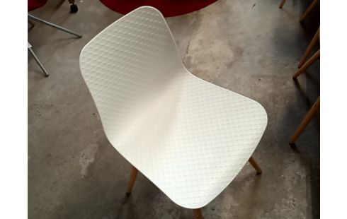 CHAISE blanche pieds bois lot 6