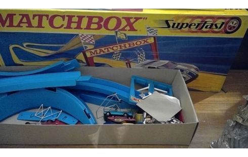 CIRCUIT VOITURES  MATCHBOX