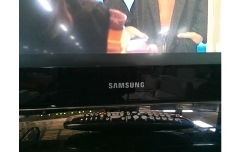 TELEVISEUR SAMSUNG 102 CM / TNT HD / AVEC TELECOMMANDE