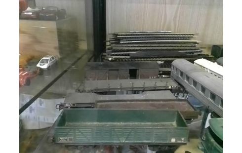 LOT DE LOCOMOTIVES ET RAIL