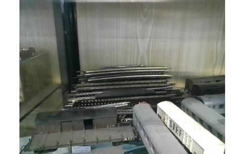 LOT DE LOCOMOTIVES ET RAIL