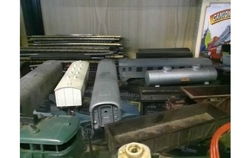 LOT DE LOCOMOTIVES ET RAIL