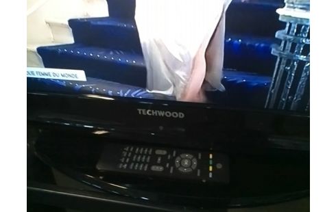 TELEVISEUR TECHWOOD HD / TNT HD / AVEC TELECOMMANDE