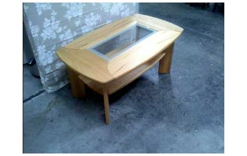 COUCHTISCH HOLZ HELL GLASEINSATZ ABGERUNDET