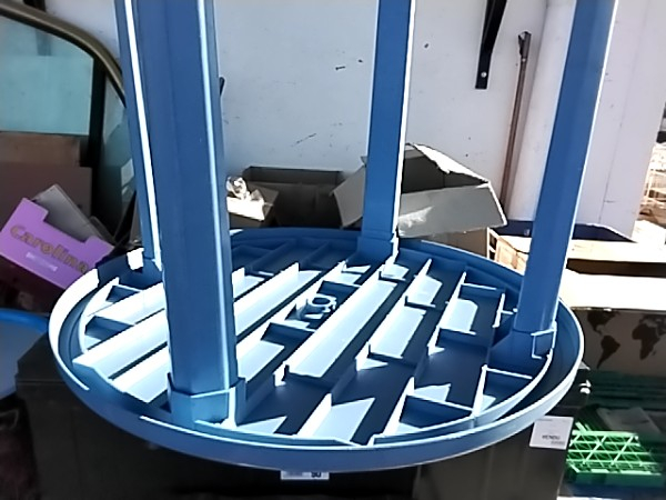 Achat TABLE RONDE PLASTIQUE BLEU occasion - Ales | Troc.com