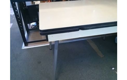 TABLE FORMICA AVEC ALLONGES INTERIEURES 120X80