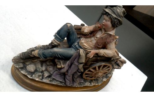 BEELD PORSELEIN JONGEN OP KAR MENE GHETTI