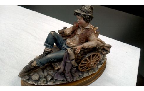 BEELD PORSELEIN JONGEN OP KAR MENE GHETTI