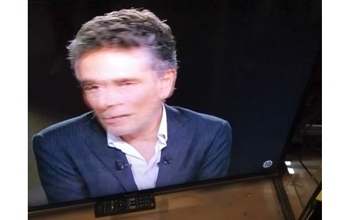 TELEVISEUR SHARP 117 CM / TNT HD / AVEC TELECOMMANDE / SANS PIED