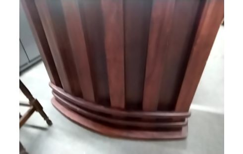 BAR TEINTE ACAJOU AVEC ÉTAGÈRES