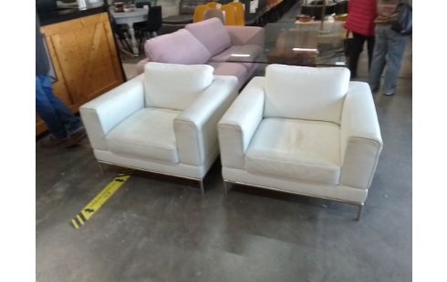 FAUTEUIL CUIR BLANC LA PAIRE EN L'ETAT FAUTEUILS CUIR BLANC LA PAIRE EN L'ETAT