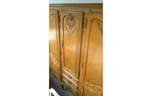 KLEERKAST 5 DEUREN 3