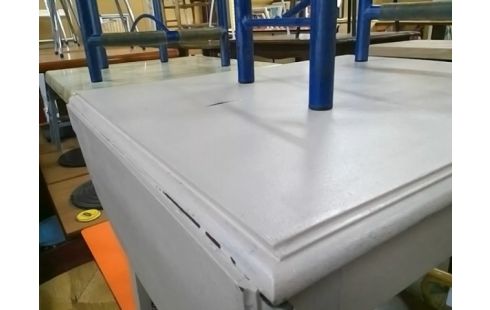 TABLE A VOLETS GRISE