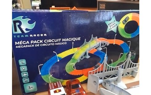 JOUET CIRCUIT MAGIQUE (AVEC 2 VOITURE)