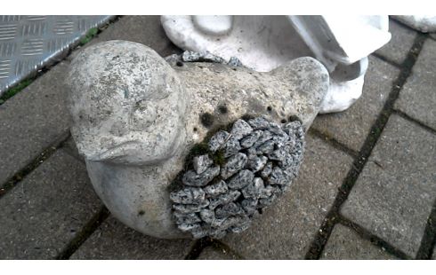 TUINBEELD VOGEL BETON