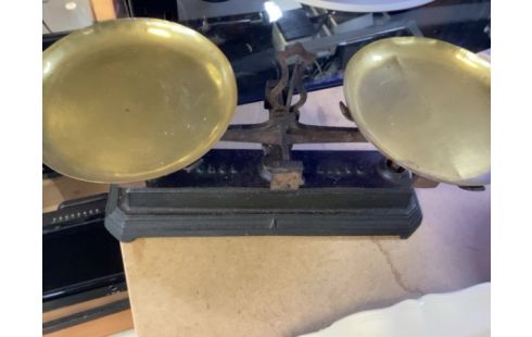 BALANCE Ancienne avec plateaux