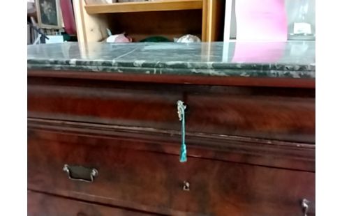 COMMODE DESSUS MARBRE CLE