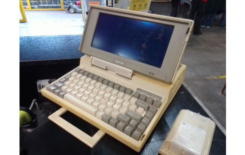 ORDINATEUR TOSHIBA VINTAGE T-1200 + BATTERIE