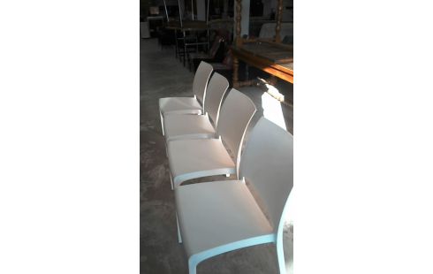 CHAISES EMPILABLES LOT