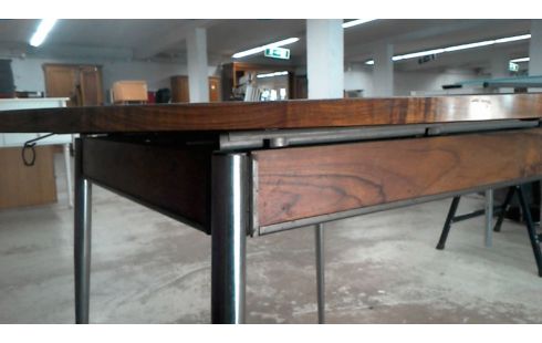 RUNDER TISCH LÄNGLICH