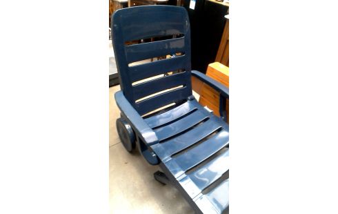 CHILIENNE DE JARDIN BLEUE PVC