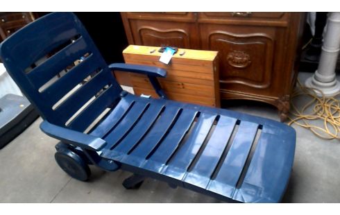 CHILIENNE DE JARDIN BLEUE PVC