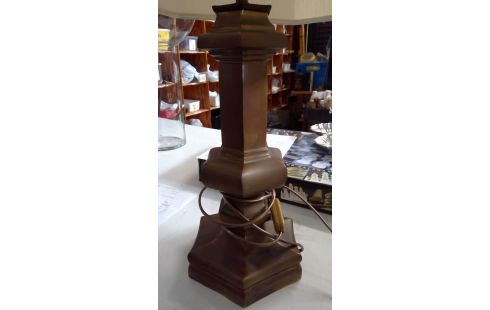 LAMPVOET MESSING MET  KAP