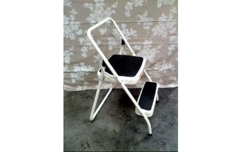 ESCABEL DE LIBRERÍA METAL BLANCO