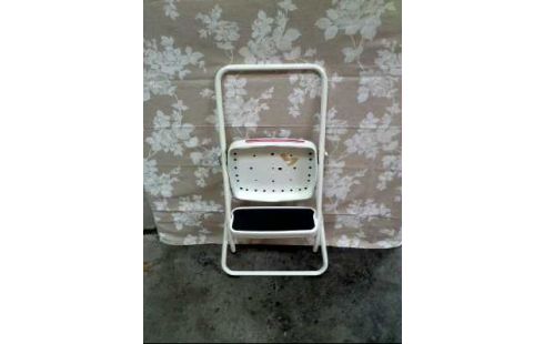 ESCABEL DE LIBRERÍA METAL BLANCO