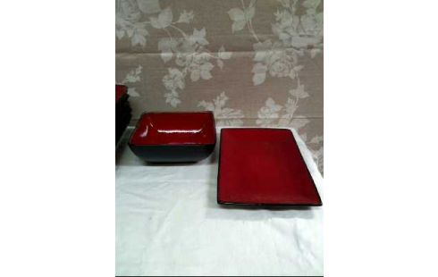 GESCHIRRSET ROT SCHWARZ 10-TEILIG