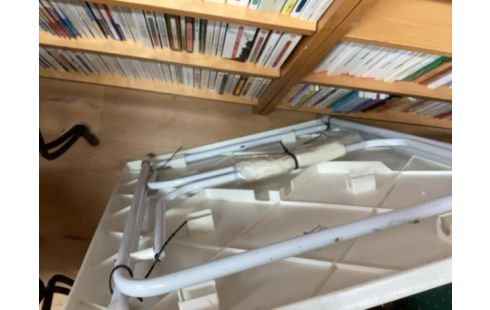 TABLE PLIANTE BLANCHE