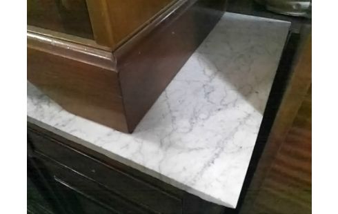 MEUBLE BAS AVEC MARBRE 2T 2P (MANQUE 1 POIGNEE)